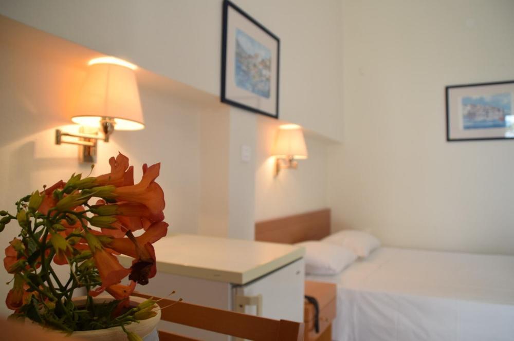 Attica Hotel Ephie Vathi  ภายนอก รูปภาพ